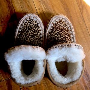 MOU furry cheetah print boots